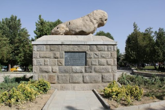 stone-lion-statue